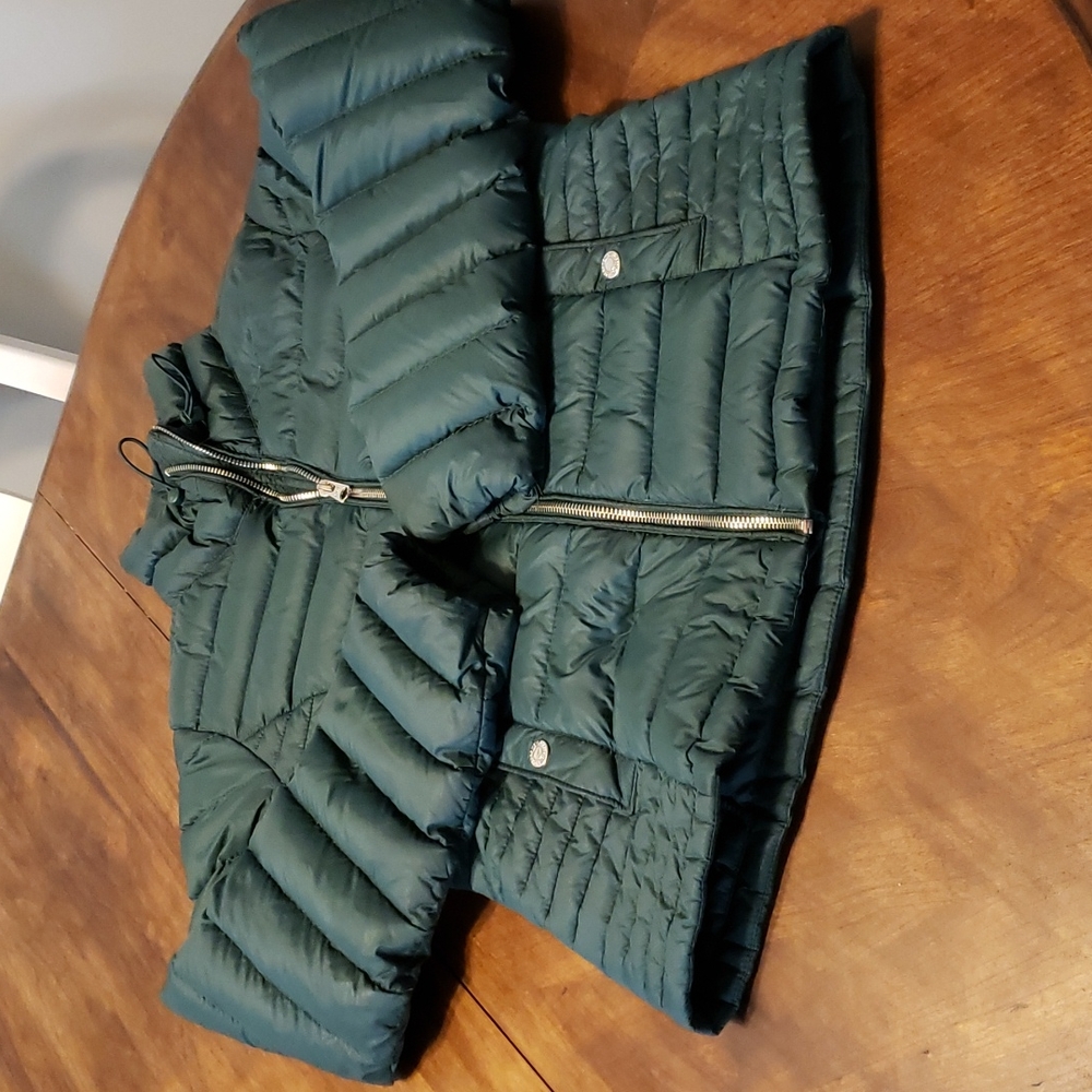 Women green  Abercrombie  winter jacket very small  hole  hardly  noticeable